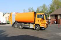 Brandneuer Max Spahn und Sohn KG MAN TGS 26.320 mit Faun Rotopress Aufbau am 21.04.18 in Maintal bei einen Fototermin 