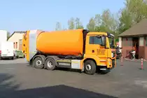 Brandneuer Max Spahn und Sohn KG MAN TGS 26.320 mit Faun Rotopress Aufbau am 21.04.18 in Maintal bei einen Fototermin 