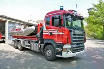 Feuerwehr Hochheim am Main Scania R500 V8 WLF (Florian Hochheim Main 1/67) mit Schnellboot am 22.04.18 bei einen Fototermin 