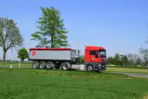 MAN TGX 18.500 , Kippersattelzug von Baustofflogistik Ruhrtal GmbH am 19.4.2018 auf der L 164 (ex B221) bei Geilenkirchen / Muthagen