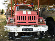 Ein Tanklöschfahrzeug TLF-24 (ZIL-131) im April 2018 im Flugplatzmuseum Cottbus.
