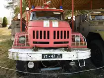 Ein Tanklöschfahrzeug TLF-24 (ZIL-131) im April 2018 im Flugplatzmuseum Cottbus.