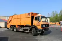 Max Spahn und Sohn KG Mercedes Benz Actros 2628 Speermüllwagen mit Schörling 2R Aufbau am 21.04.18 in Maintal bei einen Fototermin