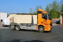 Max Spahn und Sohn KG Mercedes Benz Antos 2548 Absetzkipper am 21.04.18 in Maintal bei einen Fototermin