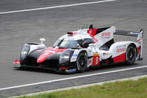 Toyota TS050 Hybrid mit der Start Nr.8 vom Team Gazoo Racing: Sébastien Buemi, Anthony Davidson & Kazuki Nakajima. Bei seiner Aufholjagt nach Benzinpumpen Probleme in der Einführungsrunde. FIA WEC 6h Nürburgring am 16.7.2017  