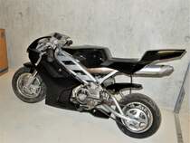 “Feuerstuhl im Bonsai-Format”, das Pocket-Bike misst in der Länge einen ganzen Meter! Aufgenommen am 27. April 2018 in Wetzikon, Kanton Zürich, Schweiz