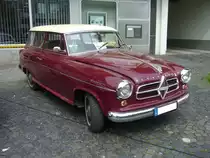 Borgward Isabella Combi des Modelljahres 1958. Ein solches Combi-Modell schlug im Jahr 1958 mit DM 7765,00 zu Buche. Der Vierzylinderreihenmotor hat einen Hubraum von 1493 cm³ und leistet 60 PS. Oldtimertreffen Essen-Kettwig am 01.05.2018.