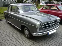Borgward Isabella Limousine aus dem Modelljahr 1959. Der Wagen ist im Originalfarbton bleigraumetallic lackiert. Oldtimertreffen Essen-Kettwig am 01.05.2018.