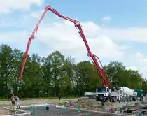 =MAN - Betonpumpe eingesetzt auf einer Baustelle in Petersberg, 05-2018