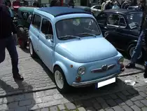 Steyr Puch 700 C. 1960 -1968. Der 700C ist ein Kombimodell auf Basis des bereits 1957 vorgestellten Puch 500. Der lufgekühlte Zweizylinderboxermotor hat einen Hubraum von 643 cm³ und leistet 25 PS. Bei seiner Markteinführung kostete ein solches  Pucherl  in seinem Heimatland öS 29.500,00. Oldtimertreffen Essen-Kettwig am 01.05.2018.