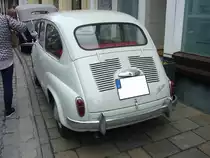 Heckansicht eines Fiat 600. Oldtimertreffen Essen-Kettwig am 01.05.2018.