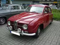 Saab 96. Der 96 wurde bereits 1960 vorgestellt. Hier wurde ein Modell abgelichtet, das mit dieser Front von 1963 bis 1969 produziert wurde. Dieser Wagen ist wohl ein Modell ab 1966, da er mit dem V4-motor von Ford ausgerüstet ist. Oldtimertreffen Essen-Kettwig am 01.05.2018.