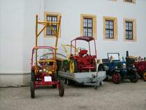 RS09 und GT124 im Innenhof des Schlosses beim Treffen am Landwirtschaftsmuseum Blankenhain 2008