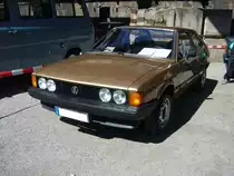 VW Scirocco TS der Modelljahre 1977 bis 1980. Der 1974 vorgestellte Scirocco (werksintern Typ 53) ist die Coupeversion des Golf. Der abgelichtete Scirocco in der TS-Version ist im Farbton sandmetallic lackiert. Der Vierzylinderreihenmotor hat einen Hubraum von 1588 cm³ und leistet 85 PS. Mit dieser Motorleistung erreicht das Coupe ein Höchstgeschwindigkeit von 172 km/h. Motorworld Historicar in Duisburg am 05.05.2018.