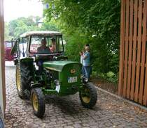 Dieser John Deere 320 fhrt beim Korso um das Museum mit. Landwirtschaftsmuseum Blankenhain 2008  