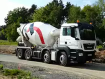 =MAN - Betonmischer der Firma HOLCIM steht auf einer Baustelle in Petersberg, 05-2018