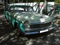 Chrysler New Yorker St. Regis Hardtop Coupe von 1956. Die Ausstattungsreihe St. Regis war im 1956´er Modelljahrgang die Top-Ausstattungsvariante. Ein solches Coupe schlug mit US$ 3.995,00 zu Buche und verkaufte sich in diesem Modelljahr 6.686 mal. Motorworld Historicar Duisburg am 05.05.2018.	