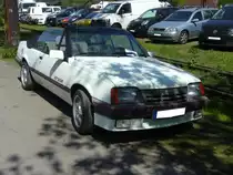 Eines von 2900 gebauten Cabriolets auf der Basis des Opel Ascona C. Motorworld Historicar Duisburg am 05.05.2018.