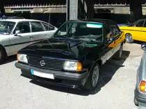Opel Ascona B Sport. Dieses Sondermodell des 1975 vorgestellten Ascona B, stand nur im Jahr 1980 in den Verkaufsprospekten. Der Vierzylinderreihenmotor hat einen Hubraum von 1998 cm³ und leistet 110 PS. Motorworld Historicar Duisburg am 05.05.2018.