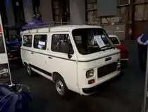 Fiat 900E Panorama Bus. 1980 - 1985. Die 900´er Baureihe basierte auf dem bereits 1965 vorgestellten Fiat 850T. Beim 900E Panorama handelt es sich um die Luxusversion dieser Baureihe. Der im Heck verbaute Vierzylinderreihenmotor hat einen Hubraum von 903 vm³ und leistet 35 PS. Motorworld Historicar am 05.05.2018.