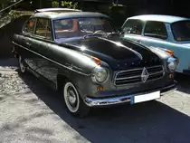 Borgward Isabella Limousine. 1954 - 1962. Die Isabella war das erfolgreichste Automobil der Firma Borgward. Er war technisch hervorragend konzipiert und seine äußere Form wurde mit großem Beifall begrüßt. Hier wurde eine Isabella abgelichtet, wie sie ab 1958 gefertigt wurde. Dieses ist am kleinen Rhombus im Kühlergrill erkennbar. Der 4-Zylinderreihenmotor hat einen Hubraum von 1493 cm³ und leistet 60 PS. Motorworld Historicar Duisburg am 05.05.2018.