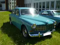 Volvo P121. 1956 - 1970. Die  Amazon  genannten P121 Modelle waren eine Ergänzung zum Buckelvolvo. Erst ab 1961 konnte man eine zweitürige Limousine, wie abgelichtet ordern. Der abgelichtete P121 ist mit dem B18 Motor ausgerüstet. Der 4-Zylinderreihenmotor leistet 80 PS aus 1778 cm³ Hubraum. Prinz-Friedrich Oldtimertreffen am 06.05.2018 in Essen-Kupferdreh.