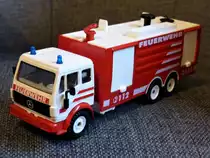 Mercedes Feuerwehr SIKU Modell aus den 90er Jahren eigene Sammlung abfotografiert am 11.05.2018