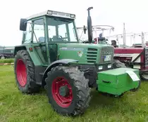 =Fendt Farmer 305 LSA steht auf dem Austellungsgelände der Schlepperfreunde Auenberg, Mai 2018