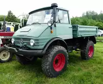 =Unimog 406 steht auf dem Ausstellungsgelände der Schlepperfreunde Auenberg, Mai 2018