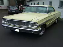 Ford Galaxie 500XL des Modelljahres 1964. Der Wagen ist im Farbton phoenician yellow lackiert. Primers Run Krefeld am 10.05.2018.
