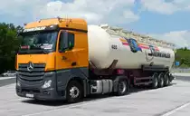=MB Actros der Spedition STEINKÜHLER rastet an der A7 im Mai 2018