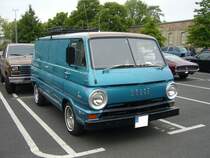 Dodge Tradesman Panel Van des Modelljahres 1965. Primers Run Krefeld am 10.05.2018.