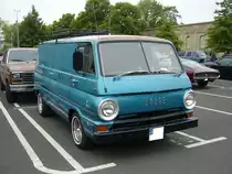 Dodge Tradesman Panel Van des Modelljahres 1965. Primers Run Krefeld am 10.05.2018.