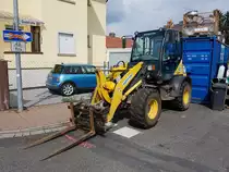Kropp Bau Komatsu WA80 Radlader am 16.05.18 in Maintal Bischofsheim 