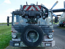 Ein Habeng Flugenteisungsfahrzeug auf einem MAN 14.192 Unterflurfahrgestell Ende April 2018 im Luftwaffenmuseum Berlin-Gatow.
