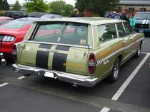 Heckansicht eines Ford Country Squire des Modelljahres 1968 im Farbton lime gold. Primers Run Krefeld am 10.05.2018.