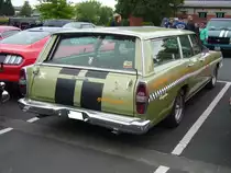 Heckansicht eines Ford Country Squire des Modelljahres 1968 im Farbton lime gold. Primers Run Krefeld am 10.05.2018.