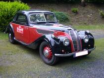 BMW 327 Coupe. 1937 - 1941. Während der vierjährigen Bauzeit konnte BMW 265 Coupes absetzen. Soweit mir bekannt ist, wurden die Karosserien des Coupes bei den Karosseriewerken Autenrieth/Darmstadt produziert. Ein ebenfalls lieferbares Cabriolet verkaufte sich sechsmal so oft. Der Sechszylinderreihenmotor hat einen Hubraum von 1.971 cm³ und leistet 55 PS. Oldtimertreffen  Schwarzwaldhaus  Mettmann am 13.05.2018.