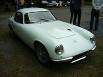 Lotus Elite Super 105. 1957 - 1963. Der werksintern Typ 14 genannte Elite, wurde 1957 auf der London Motor Show vorgestellt. Während seiner fast siebenjährigen Produktionszeit wurden lediglich 988 Fahrzeuge dieses Typs hergestellt. Unter der flachen Motorhaube verrichtet ein Vierzylinderreihenmotor aus dem Hause Climax seinen Dienst. Der Motor hat einen Hubraum von 1216 cm³ und leistet je nach Literaturquelle 104 PS oder 105 PS. Oldtimertreffen  Schwarzwaldhaus  Mettmann am 13.05.2018.