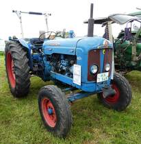 =Ferguson Super Major steht auf dem Ausstellungsgelände der Schlepperfreunde Auenberg, Mai 2018