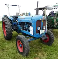 =Ferguson Super Major steht auf dem Ausstellungsgelände der Schlepperfreunde Auenberg, Mai 2018