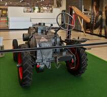 . Heckansicht des Fendt F 12 Dieselross, Bj. 1936; 12 PS; ausgestellt im Hall eines Einkaufscentrums im Norden von Luxemburg.  19.05.2018