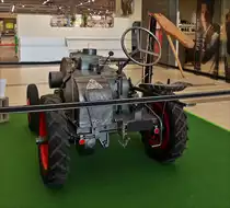 . Heckansicht des Fendt F 12 Dieselross, Bj. 1936; 12 PS; ausgestellt im Hall eines Einkaufscentrums im Norden von Luxemburg.  19.05.2018