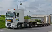 . Daf XF, Schwerlastzug steht abgestellt am Stra�enrand.   03.05.2018 