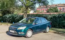 Ford Focus Mk2 Sedan in einer seltenen grüne Farbe. Aufnahmezeit: 27.04.2018