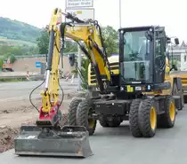 =Yanmar-Bagger steht im Mai 2018 auf einer Baustelle in Fulda