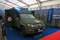 Bundeswehr VW Amarok RTW am 18.05.18 auf der RettMobil in Fulda 