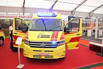 Profile VW Carfter Vorführrungs RTW am 18.05.18 auf der RettMobil in Fulda 
