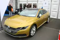 VW Arteon Zivilfahrzeug der Polizei am 18.05.18 auf der RettMobil in Fulda 