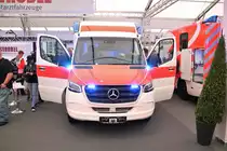 Der neue Mercedes Benz Sprinter mit System Strobel RTW Aufbau am 18.05.18 auf der RettMobil in Fulda